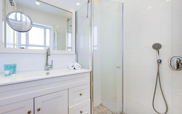 Spacious 2BR in Ben Gurion blvd by HolyGuest