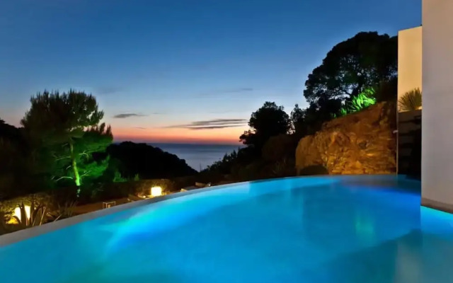 Appealing Villa With Private Terrace