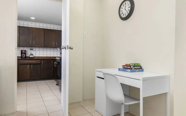 Lovely 3br2ba w Wifi Parking in Central Location