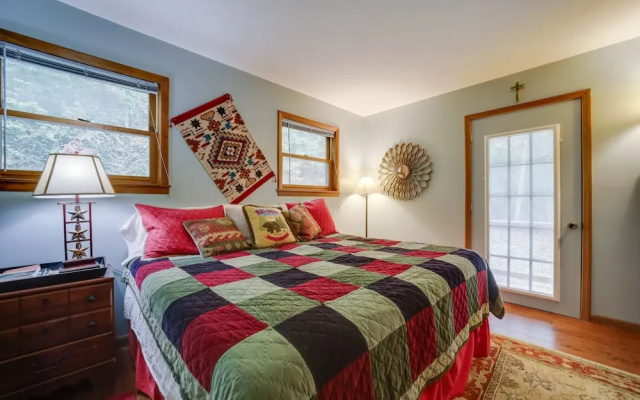Robbinsville Vacation Rental w/ Covered Balcony