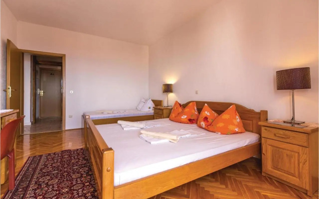 Two-Bedroom Apartment Makarska with Sea View 03