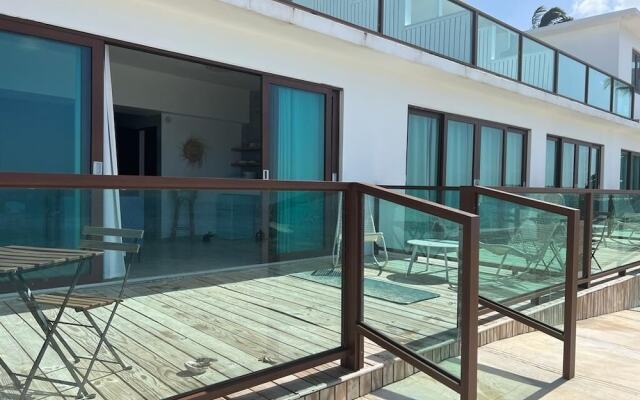 Corcega Beachfront Suites