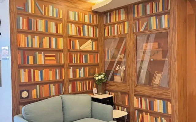 The Brillianest Gallery Hotel