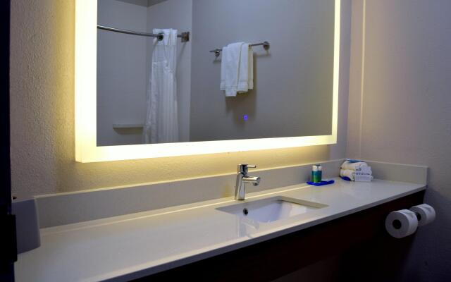 Holiday Inn Express & Suites Batesville by IHG