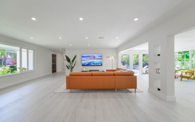 Amazing renovated home close to the Bay