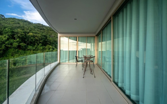 Spacious Apartment With Jacuzzi and Ocean View