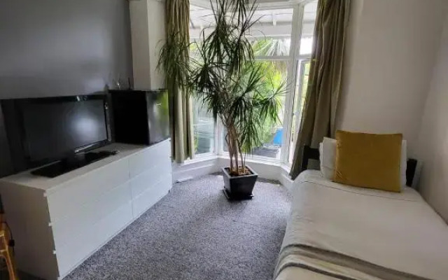 Aremo Room 1