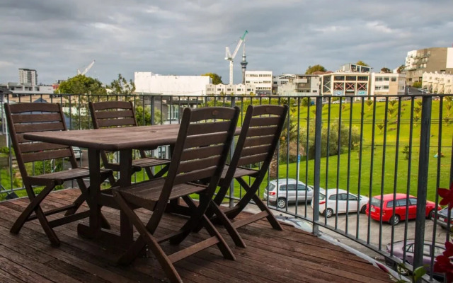 Sunny 3 Bedroom Townhouse Central With Park Views