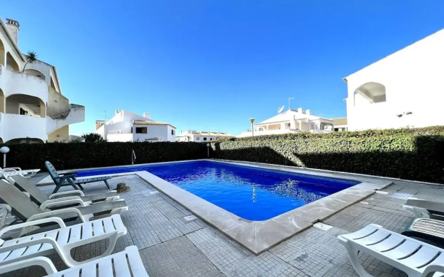 Quarteira Classic With Pool by Homing
