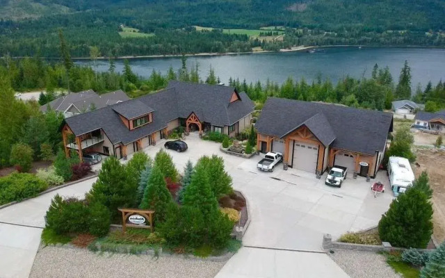 Kootenay Wild Guest Suites