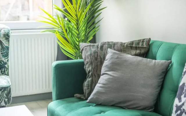 3br-sleeps8-parking-wifi-closestation