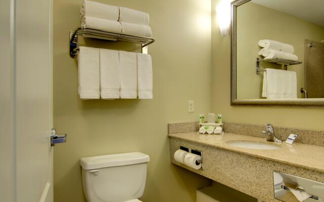 Holiday Inn Express Hotel & Stes Kansas City Sports Complex, an IHG Hotel