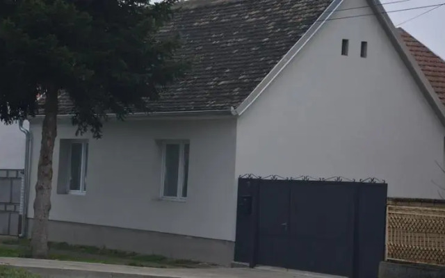 Rooms And Apartments at River