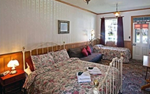 Settlers Cottage Motel