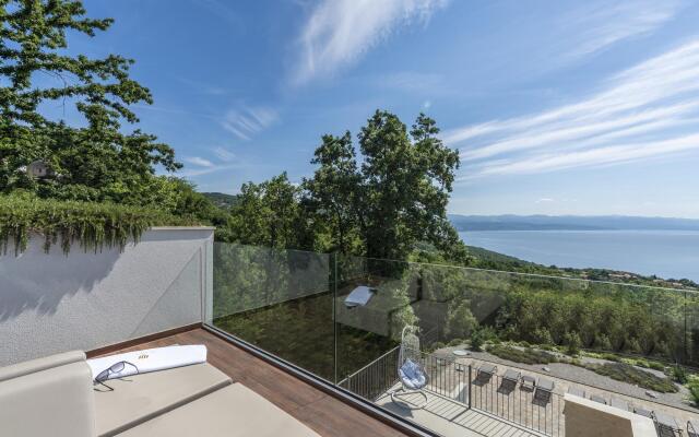 Villa AltaVista, Opatija - Seaview & Relax with Heated Pool and Private MiniGolf
