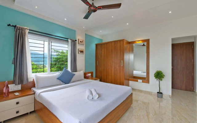 SaffronStays Riverdale, Mulshi - Lakefront villa with pool and mountain view