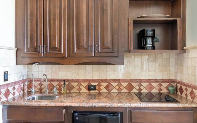 Luxury Beachfront Condo on Sandy Beach