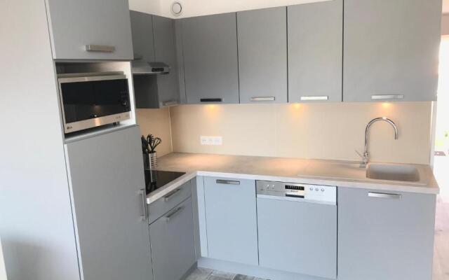 Appartement 2 pieces, renove, 2 piscines+tennis, mer, climatisation