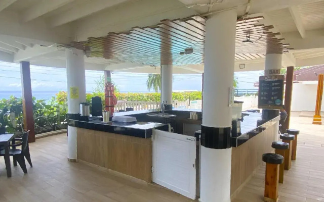 Hotel On Vacation Blue Reef