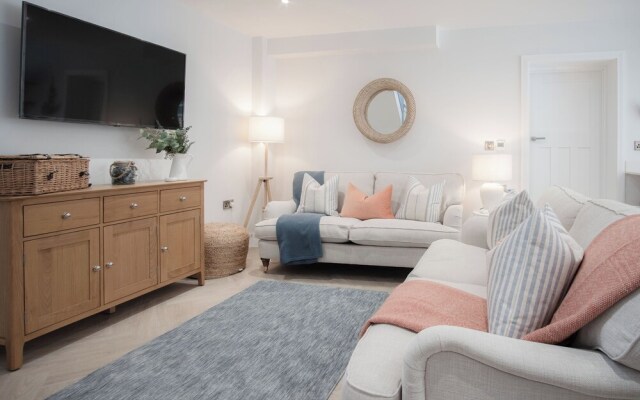 The Hideaway - 2 Bed Holiday Home - Little Haven