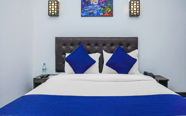 OYO Flagship 24491 Kharadi