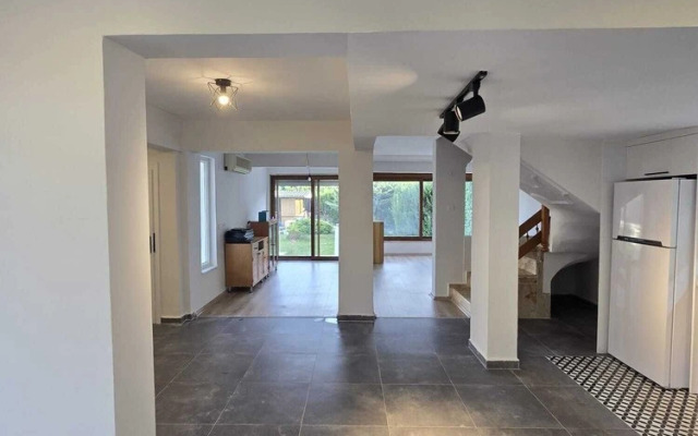 VILLA OLINDA 4 BED with huge garden