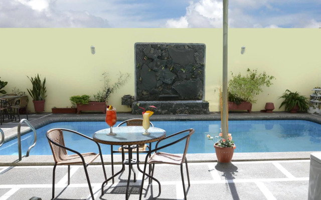 Hostal Perla Real Inn