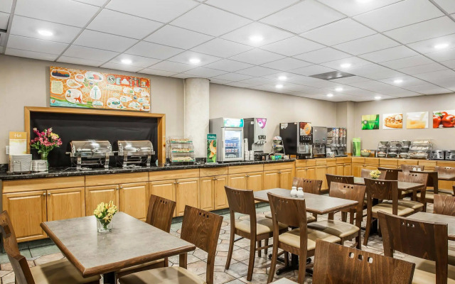 Quality Inn & Suites Hotel Seattle Center