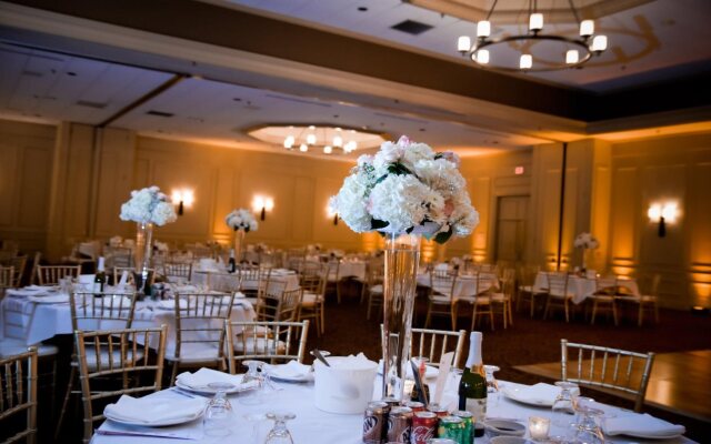 Adam's Mark Hotel & Conference Center