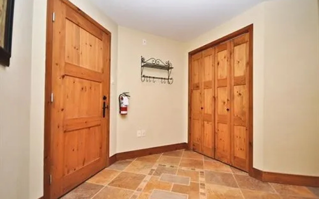 Altitude by Tremblant Sunstar