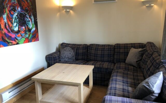 The Piccadilly Motel