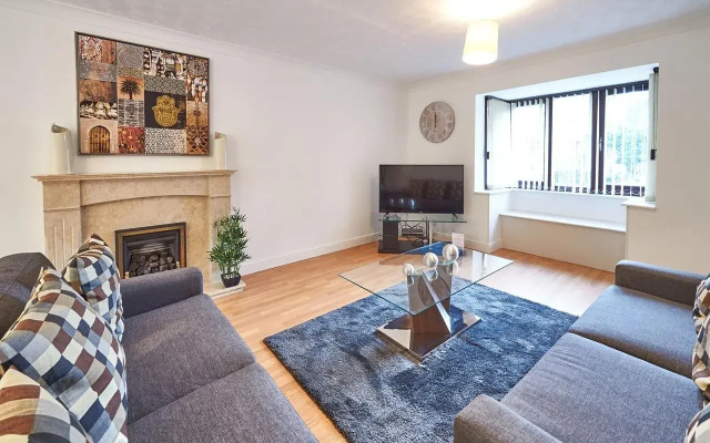 Furzton Serviced House - Shortstay Mk