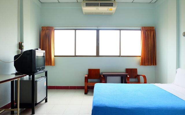 Thairungruang Backpackers Suratthani