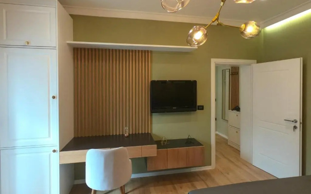 Roza's Studio Tirana Center