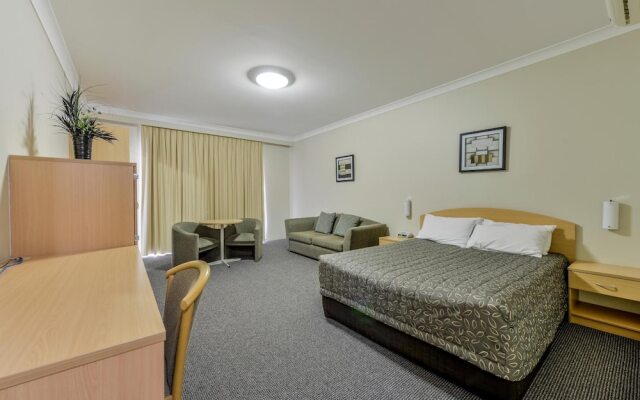 Golden Guitar Motor Inn