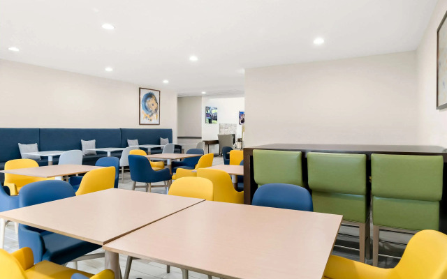 Comfort Suites Southfield/Detroit