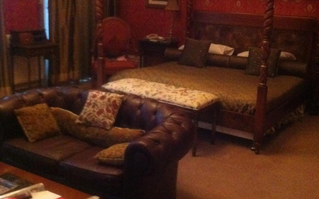 Opulence Boutique Hotel