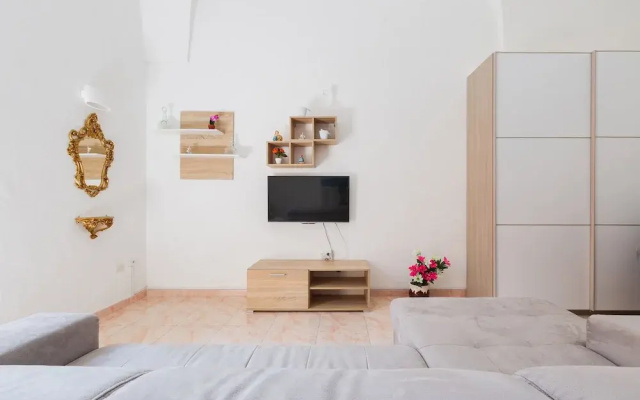 2380 Casa Crispi