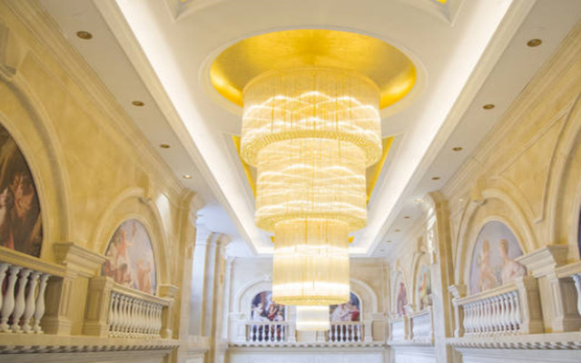 Vienna International Hotel Xinyang Yangshan New District Branch