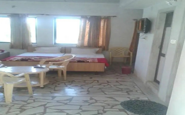 OYO 28168 Hotel Regal 2