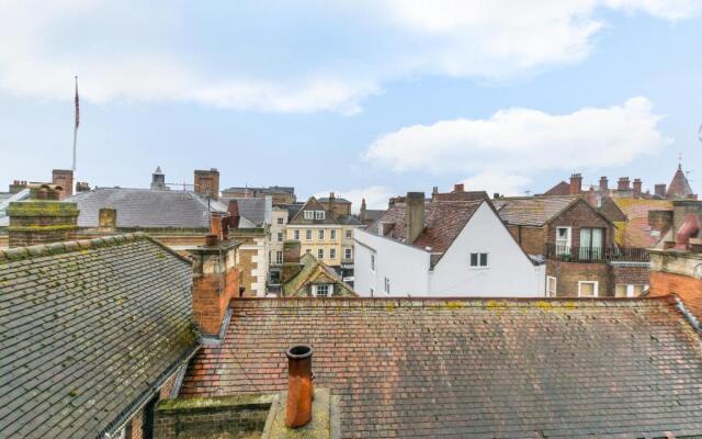 Castle Properties: The Sovereign 5 Bed Town House