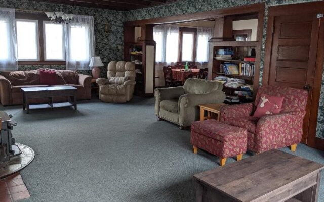 Hillcrest Inn