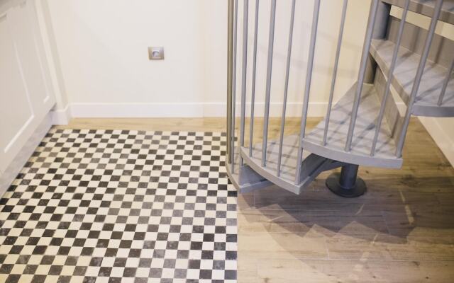 One&Lux Byron Suites