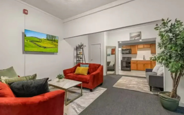 Urban Chic Apartments Near Center City