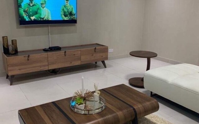 Executive 3 Bedrooms Fully Furnished Apartment Close to Amenities