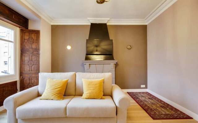 Cosy 3bed/2bath in Vibrant Eixample, Near Metro