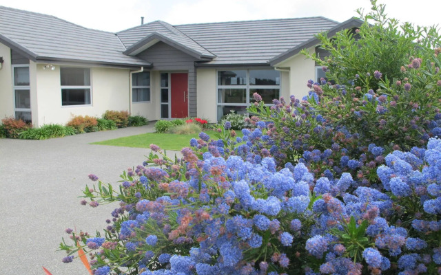Halkett Grove Bed and Breakfast