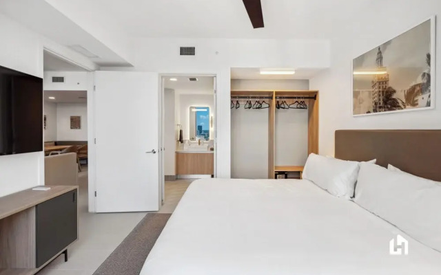 Stylish Apartments with Partial Ocean Views in Downtown