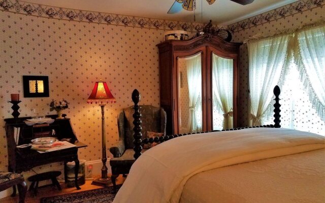 The Jeweled Turret Inn