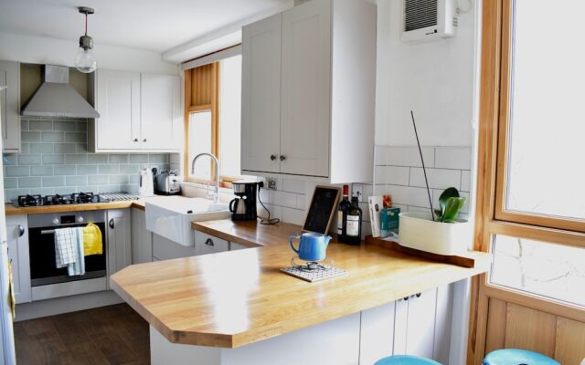 Lovely Flat in Brixton With Balcony